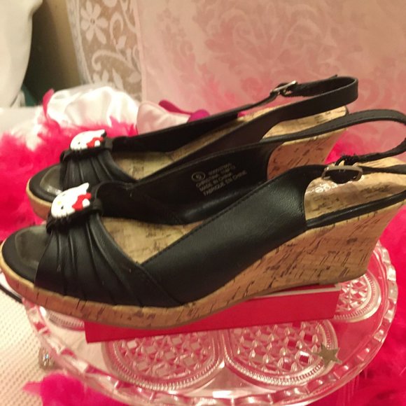 ADORABLE leather cork style wedges with cute hello kitty details! - Picture 4 of 10